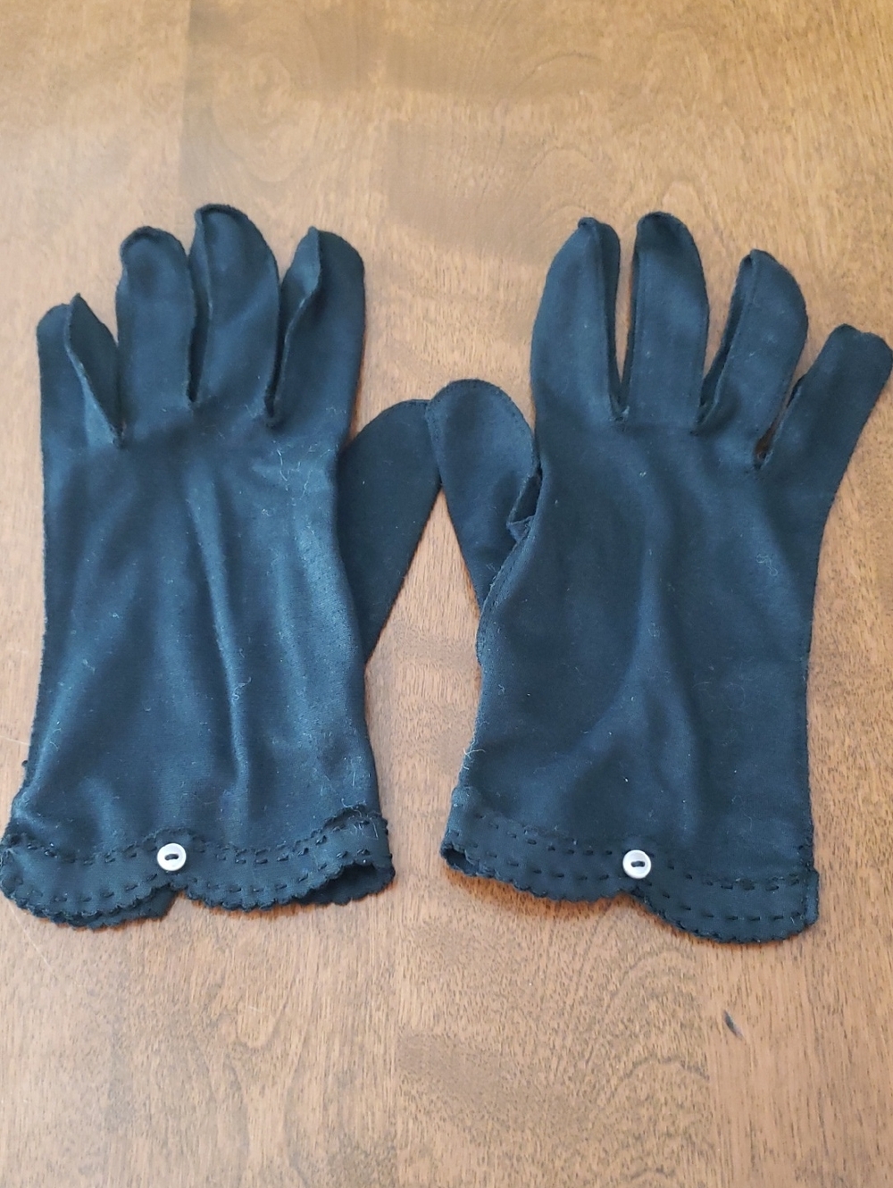 Vtg Classic Black Ladies Gloves with Decorative Button - Size 7